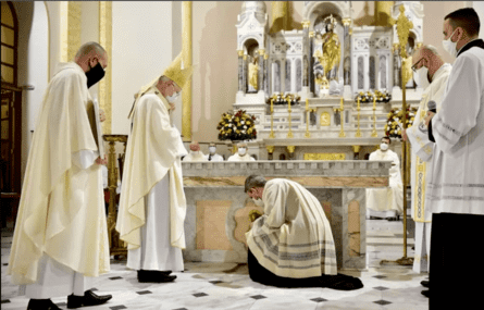 O Ritual De Dedicação De Igreja E De Altar